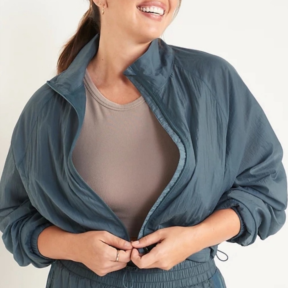 Old Navy Go-20 Water Repellent Cropped Active Jacket